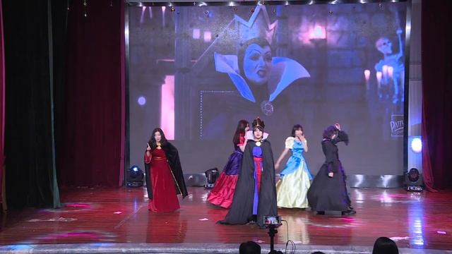 “The Villains Lair” cover stage смотреть онлайн