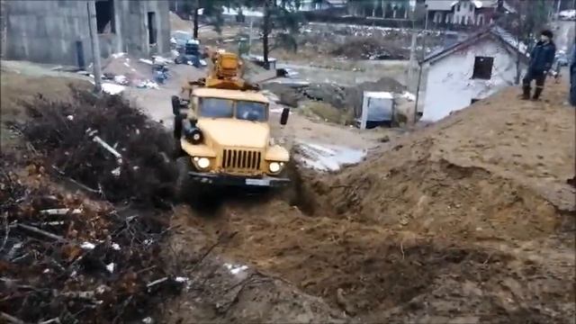 Установка столбов под электричество ямобуром - вездеходом в труднодоступных местах