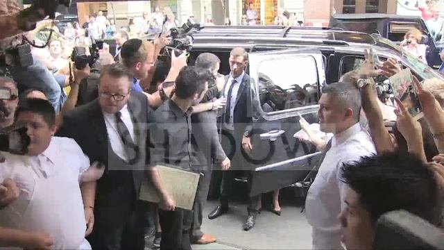 Victoria, David and Harper Beckham arrive at Balthazar restaurant in Soho, New York смотреть онлайн