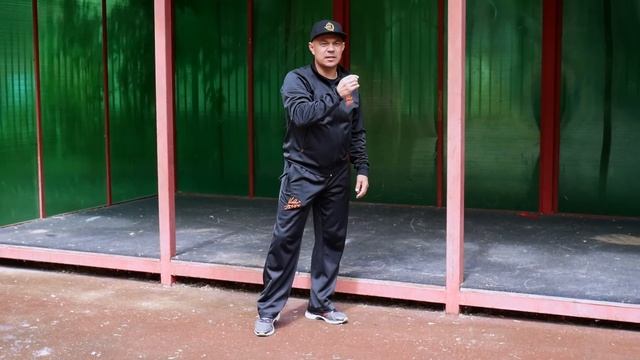 Акцентированный удар с дальней руки