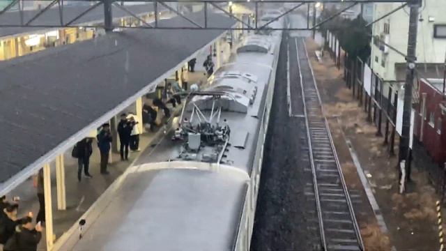 13.01.2024 года. Отправление старого экспресса маршута «Нищи-Фунабаси-Ащикага» от станции Ащикага. смотреть онлайн