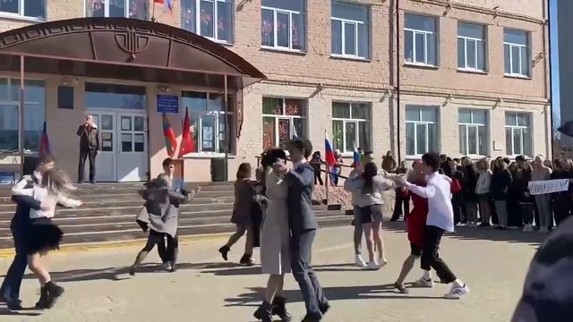 В Клинцах прошла акция «Севастопольский вальс» смотреть онлайн