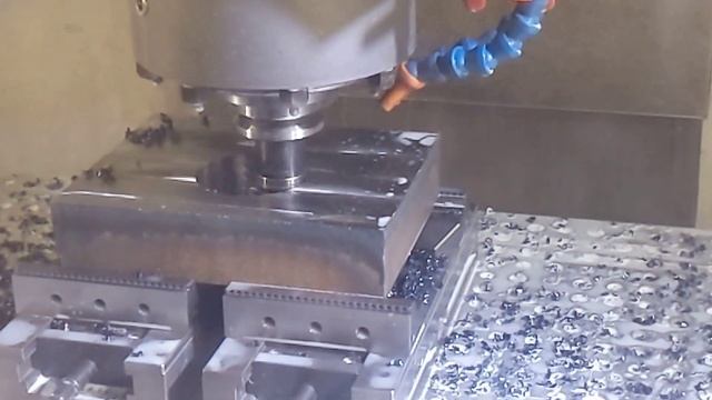 Helical boring Hardox 400 with DoFeed Tungaloy high feed cutter смотреть онлайн