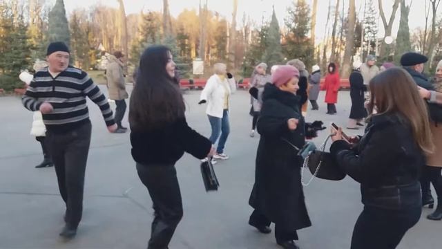 Харьков, танцы в парке,"Любонька-голубка" смотреть онлайн