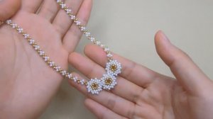 Ожерелье с подвеской в виде белого цветка, Как сделать ожерелье из бисера,