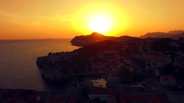 САМОЕ БЕЗОПАСНОЕ МЕСТО, ГДЕ МОЖНО СПРЯТАТЬСЯ В СЛУЧАЕ ЗОМБИ АПОКАЛИПСИСА смотреть онлайн