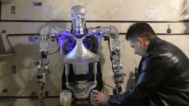 Терминатор Т800 и Яндекс Алиса