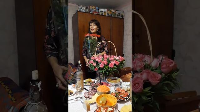 Я благодарю моих друзей за подарки дружбы,радости,любви,счастья!!День Рождения УДАЛСЯ отлично!!!💐🌻 смотреть онлайн