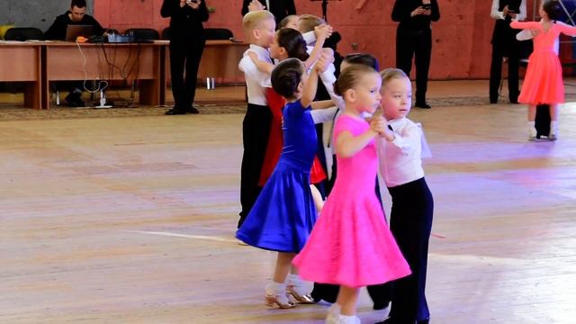 Танец Медленный Вальс. Сава Анита турнир г. Уфа. смотреть онлайн