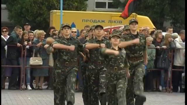 "Червона калина" 2014 виступ НВК №12 (прохід урочистим маршем) смотреть онлайн