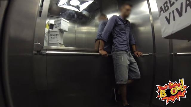 Пранк в лифте|в коробках „пчелы