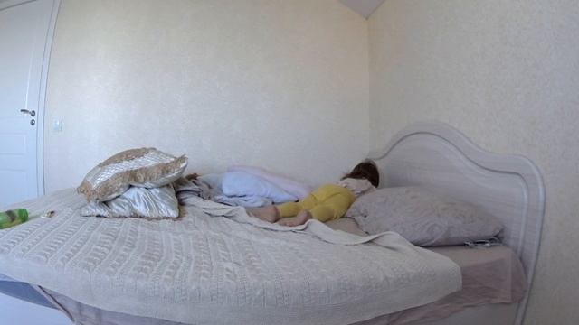 Показываю как играет племянница / Скрытая камера и этап взросления ребёнка смотреть онлайн