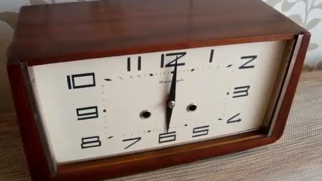 Часы настольные, каминные Янтарь с боем 1972 год смотреть онлайн