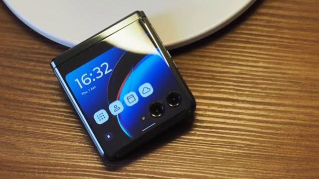 Motorola Razr 40 Ultra Review | Moto Razr 40 Ultra | Razr 40 Ultra