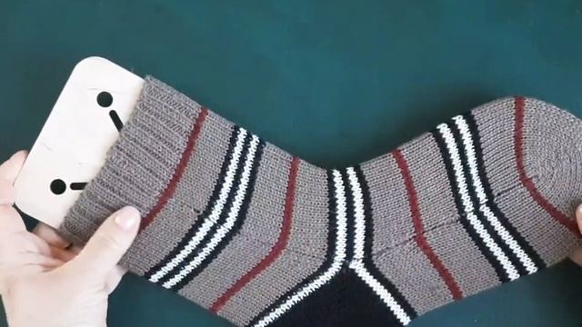 Носки в полоску на вязальной машине. Одна фонтура или две? Изнанка. смотреть онлайн