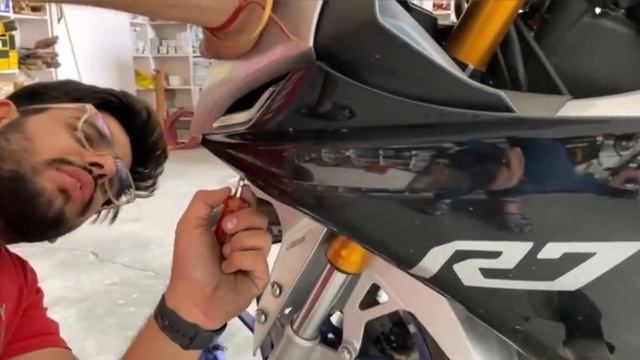 INSTALLING RADIATOR GRILL IN OUR BIKE | R15 V4 M | YAMAHA | #MADHAVSATIJA46 смотреть онлайн