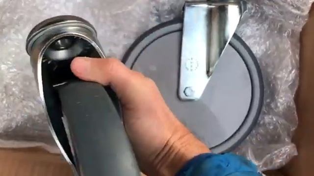 Колёса для каталок Д-200 мм на серой резине поворотные и с тормозом смотреть онлайн