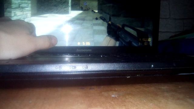 Играю в КС 1.6 на ноутбуке с ботами смотреть онлайн