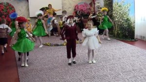 Маленькая страна . Заключительный номер на выпускном утреннике.2016 г