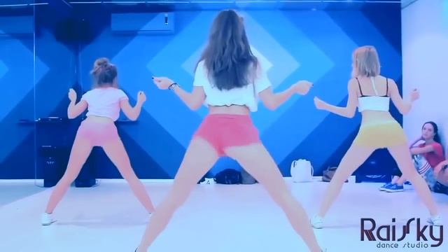 Вот как надо танцевать . TWERK . смотреть онлайн
