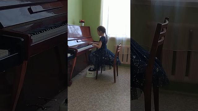 Фортепиано. Абдуллина Аделя,7 лет. ( П.Берлин "Марширующие поросята") смотреть онлайн
