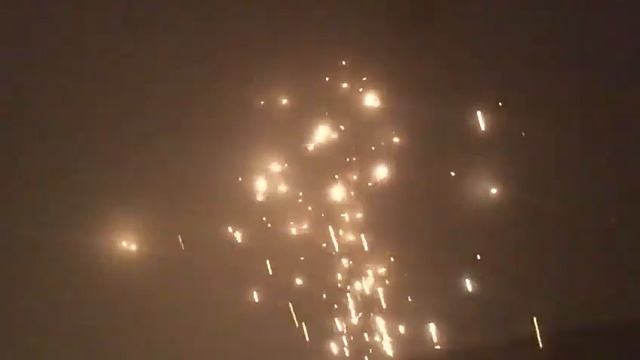 Замедленная съёмке искр от болгарки! ЭТО НАДО ВИДЕТЬ! смотреть онлайн