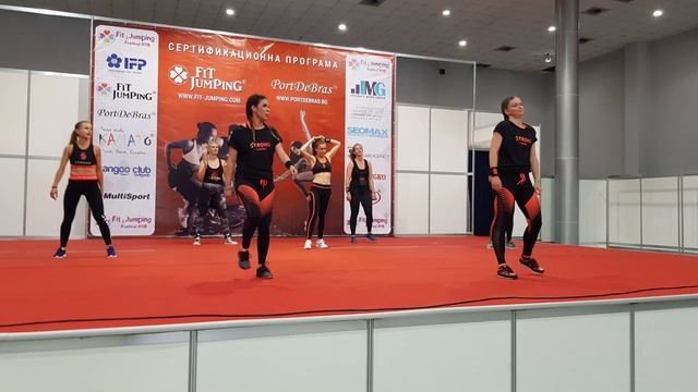 Тренировка по Zumba Strong на KF Festival смотреть онлайн