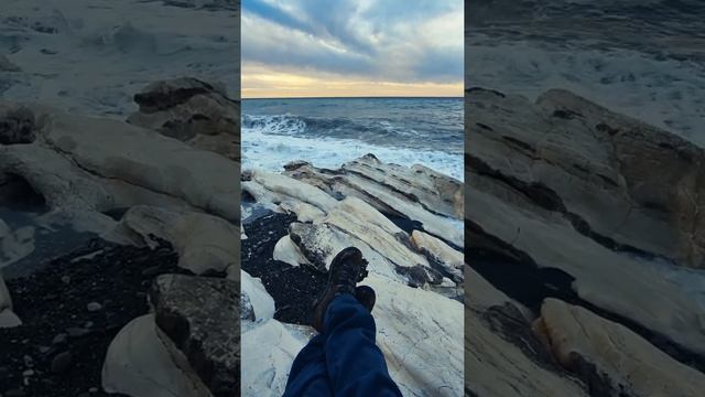 Чёрное море и Белые скалы у посёлка Цандрипш в Абхазии смотреть онлайн