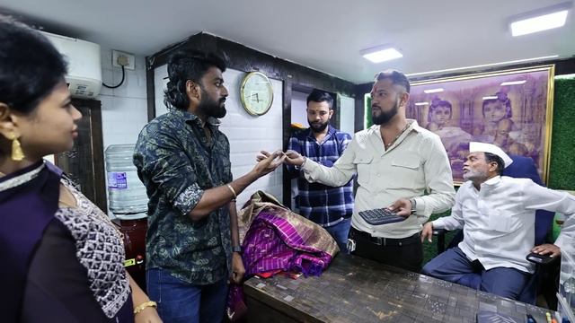 Melting அம்மா's Pattu Saree to SILVER Bar !! Mom Reaction on Video Call смотреть онлайн