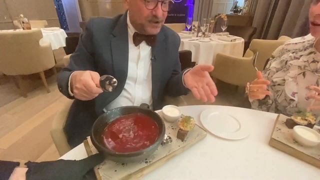 Вся ЕДА по 200 рублей / РУССКАЯ КУХНЯ в дорогом ресторане / Обзор на самый дешевый ресторан в Мск смотреть онлайн