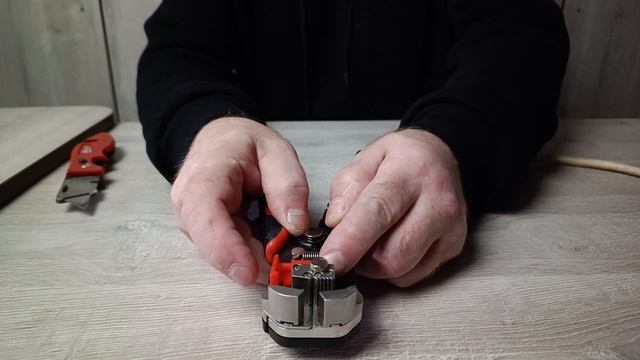 Многофункциональный инструмент электрика с бесконтактным индикатором напряжения с Алиэкспресс. смотреть онлайн