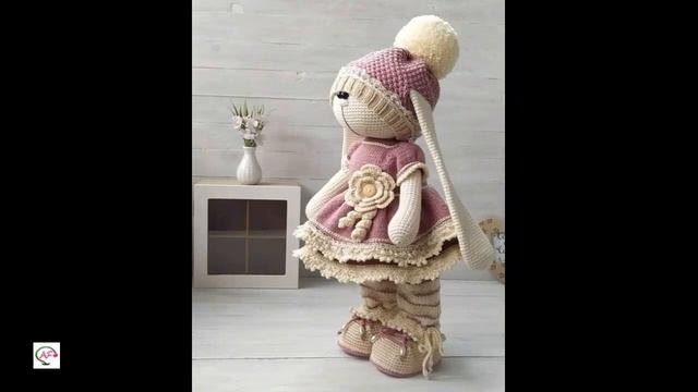 ВЯЗАНЫЙ КРОЛИК СПИЦАМИ И КРЮЧКОМ. Милый символ Нового 2023 года смотреть онлайн