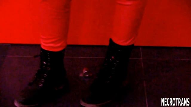 Панорамная полнолицевая маска противогаза ППМ-88 + красная жилетка + красные лосины смотреть онлайн