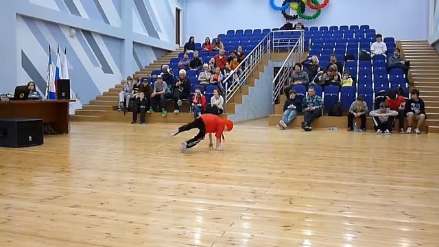 Брейк данс, выступает мальчик 7 лет. Супер! смотреть онлайн