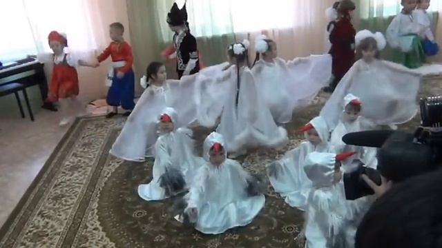 АИСТ НА КРЫШЕ композиця дети ср., ст. и подг. гр. д.сада 127 смотреть онлайн