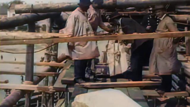 Загляните в увлекательную историю Москвы: Казанский вокзал в 1918 году в 4K! смотреть онлайн