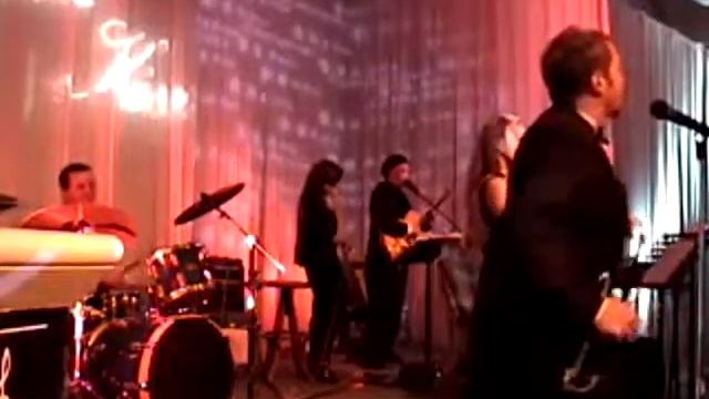 Sass'n'Class plays horas смотреть онлайн