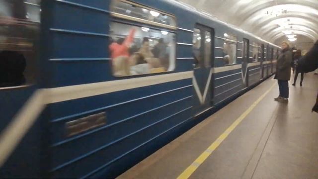 Прибытие ЕМА на Станций Пушкинская смотреть онлайн