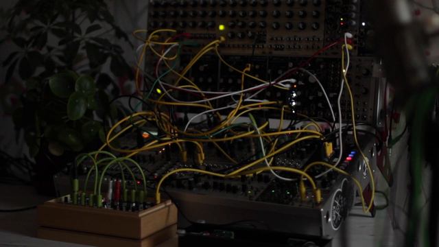 A Quiet Conversation // Ambient, Eurorack, Doepfer, Intellijel, Cwejman, Mutable Instruments, Zvex смотреть онлайн