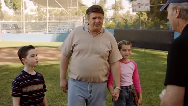 Young Sheldon 3x07 Sneak Peek Clips "Pongo Pygmaeus and a Culture that Encourages Spitting" смотреть онлайн