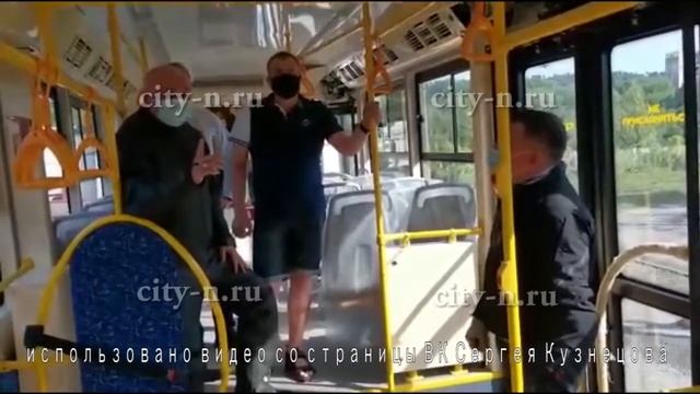 На сутки раньше запланированного срока в Новокузнецк прибыло три новых трамвая смотреть онлайн