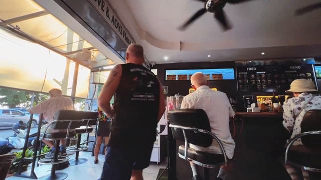 Friday LIVE stream from Wombat & Kiwi Bar with Aoy смотреть онлайн