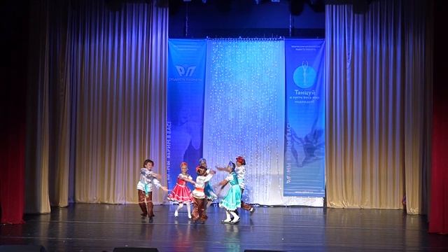 Танцевальный коллектив Веснушки танец Весёлый пляс смотреть онлайн