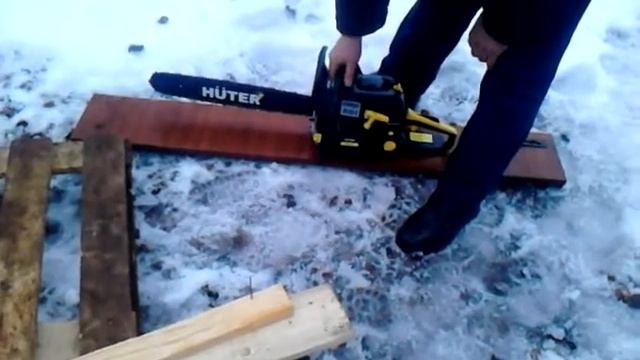 Запуск бензопилы Hüter Bs 52