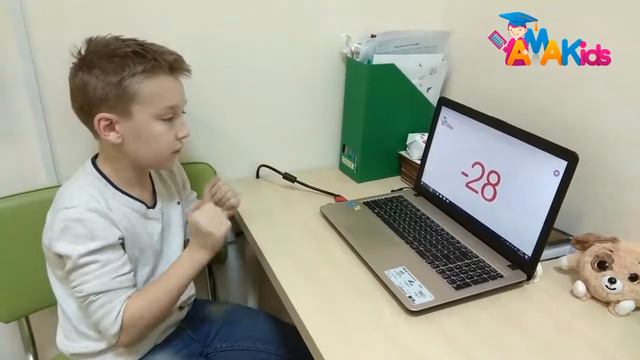 Ментальная арифметика в Симферополе - Амакидс! Нереальный Артём Королёв! смотреть онлайн