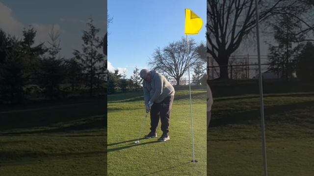 Mini Feature: Back door par?? Wait for it!! #golf #putter - don’t forget to #like and #subscribe :) смотреть онлайн