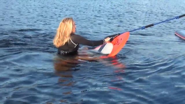 How to get up and start wake surfing. Instruction by Darin Shapiro with the Malibu Wakesetter 23 LS смотреть онлайн