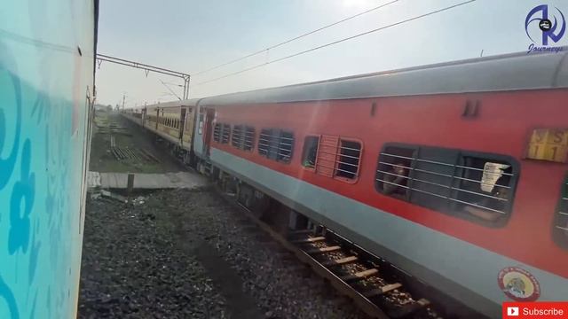 Dangerous High Speed Parallel Race & Overtake between Two Trains ?? смотреть онлайн