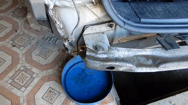 Вода в багажнике автомобиля, попадает вода в багажник машины. смотреть онлайн