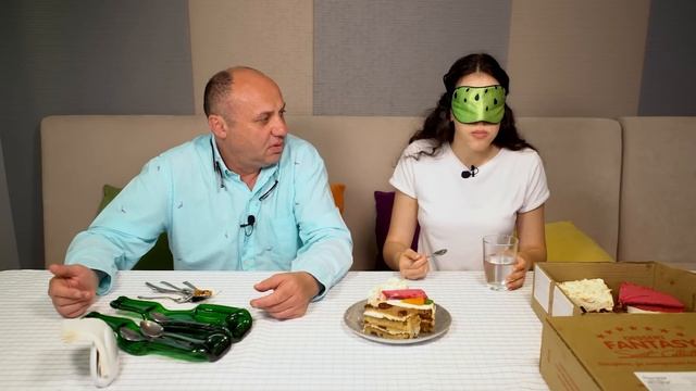 Лазерсон ИЗДЕВАЕТСЯ над дочерью | Чизкейк.ру VS Соня. Угадает ли она десерты с ЗАКРЫТЫМИ глазами? смотреть онлайн